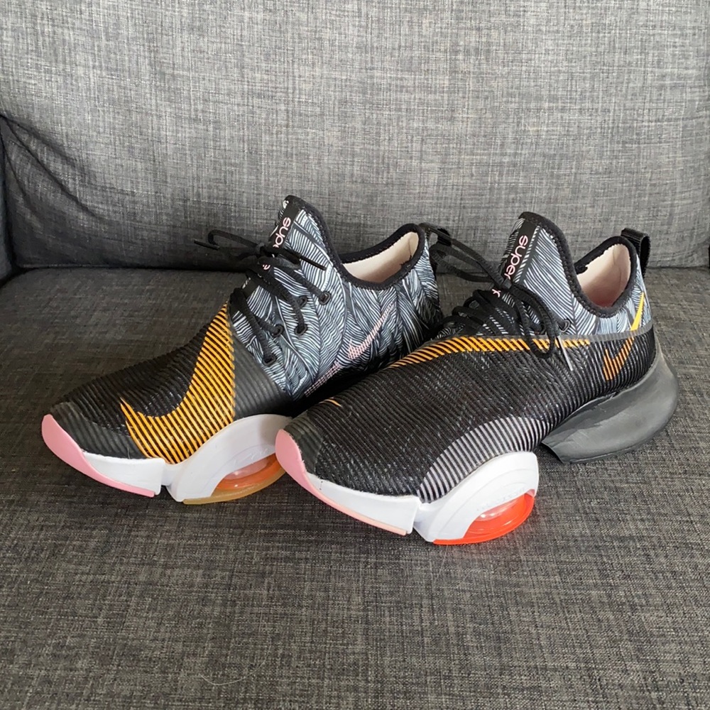 Nike Wmns Air Zoom SuperRep “Black Laser Orange”